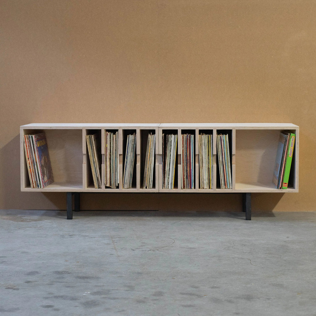 Plyphonic Model H vinylkast zonder deuren met overzichtelijke LP-vakken en zwart stalen onderstel
