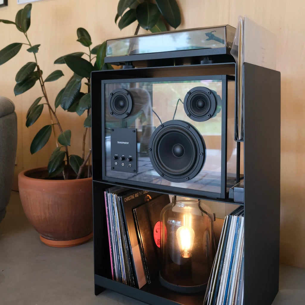 LOIA hifi-meubel met platenspeler, transparante actieve speaker en LP-opslag in het onderste vak