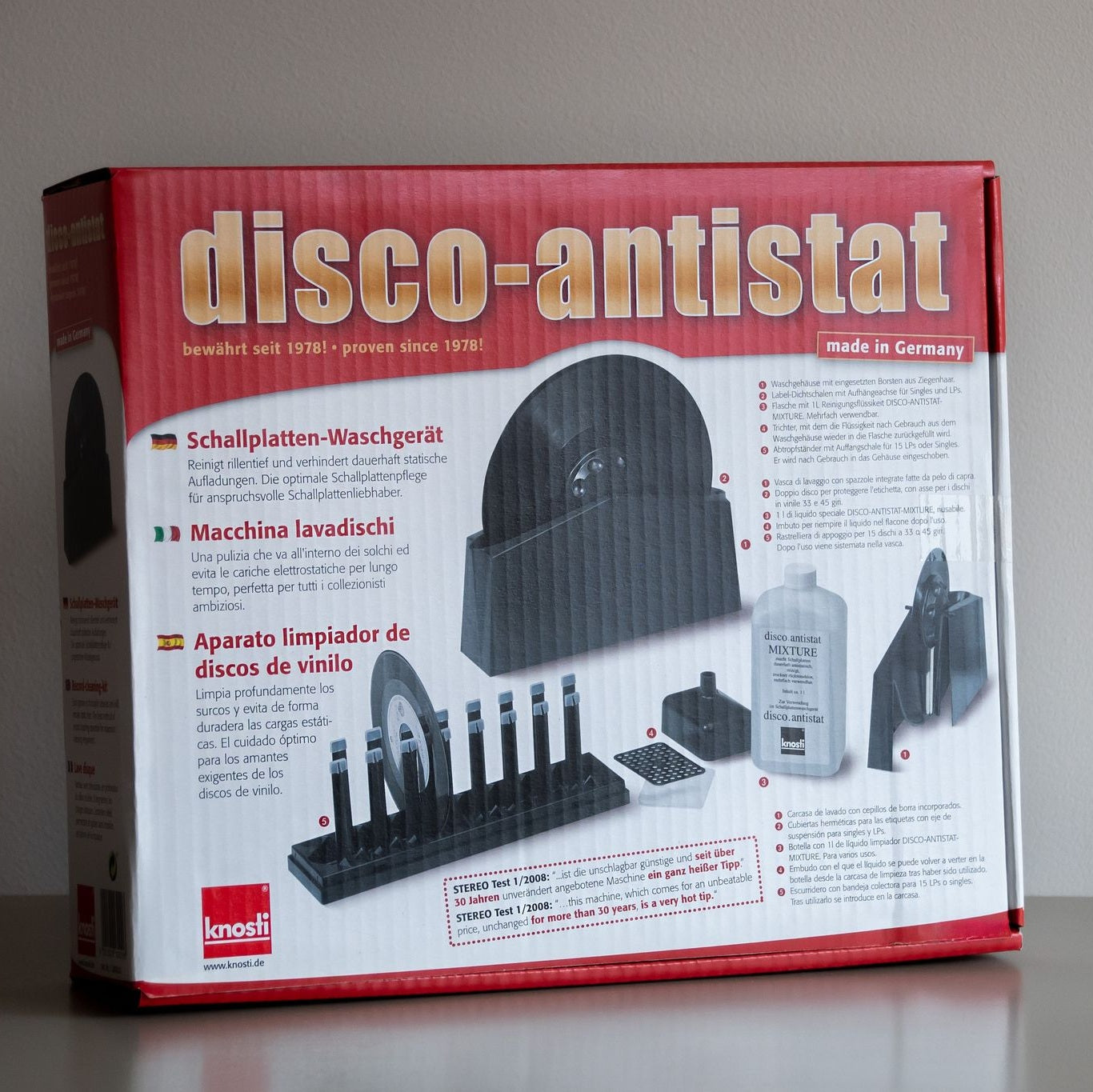 Verpakking van de Knosti Disco-Antistat platenwasser met reinigingsbak, droogrek en vloeistof voor het reinigen van vinylplaten